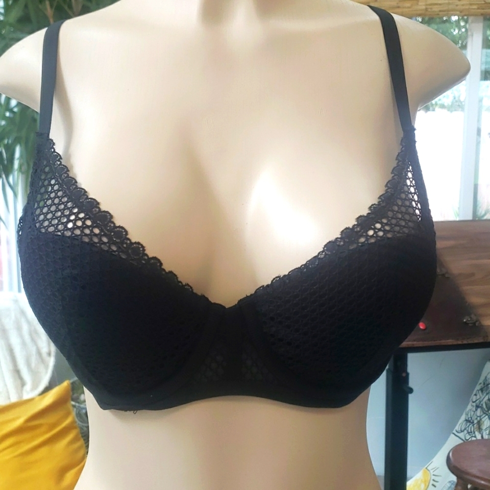 VS black push up bra NWOT